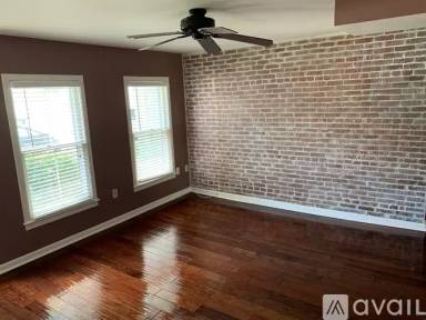 Main picture of 103 E 8th St
