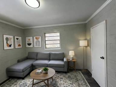 Main picture of 303 Hay St