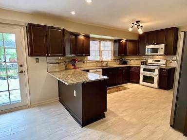 Main picture of 28 Scotland Cir