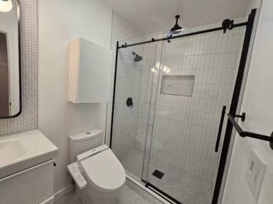 Main picture of 466 Crescent St