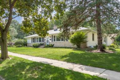 Main picture of 338 Racine Rd