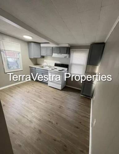 Main picture of 220 E Broadway