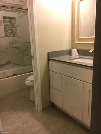 Main picture of 489 E 55th St