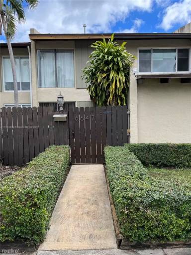 Main picture of Snapper Creek Townhouses