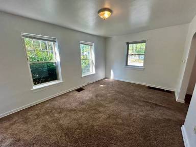 Main picture of 1201 W 6th St