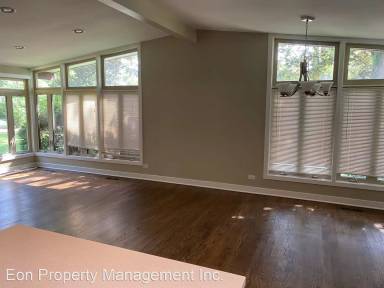 Main picture of 747 LeClaire Ave