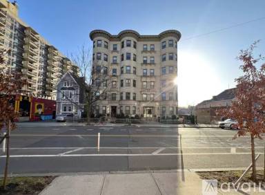 Main picture of 884 Massachusetts Ave