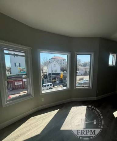 Main picture of 1429 S Main St