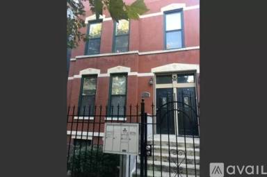 Main picture of 1528 N Maplewood Ave