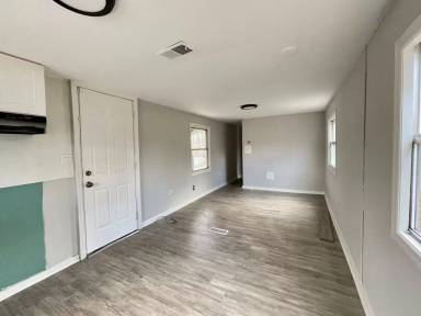 Main picture of 7413 John St
