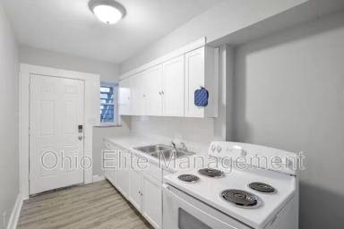 Main picture of 987 Lilley Ave