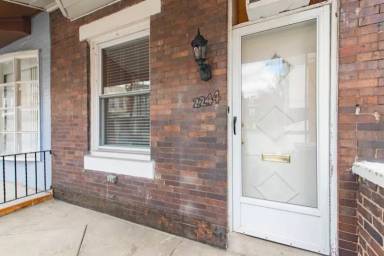 Main picture of 2244 W Oakdale St