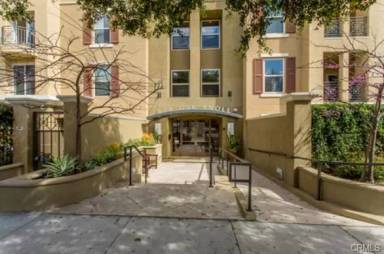 Main picture of 128 N Oak Knoll Ave