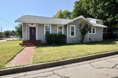 Main picture of 201 W Columbia St