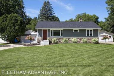 Main picture of 405 Orchid Ln N