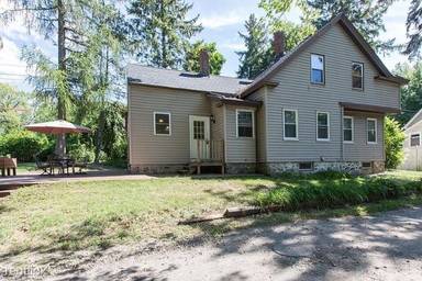 Main picture of 73 Riverview St