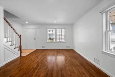 Main picture of 4 Lakeside Dr