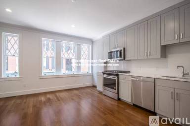 Main picture of 11 Temple St