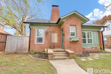 Main picture of 1229 N Woods St