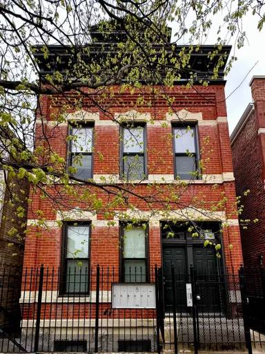 Main picture of 1323 W 18th Pl
