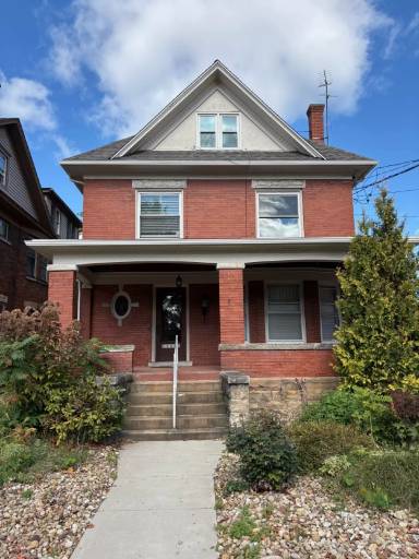 Main picture of 444 W 7th St