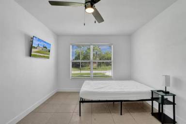 Main picture of 303 NE Solida Cir