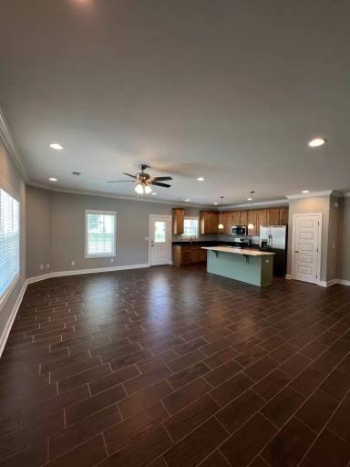 Main picture of 916 Logan Ct