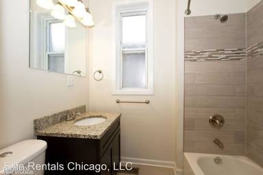 Main picture of 1409 E 72nd St