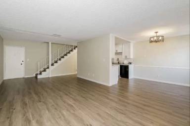 Main picture of Royal Oaks Apartments