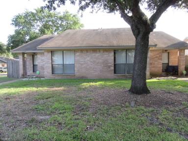 Main picture of 2500-30 Hickory Dr
