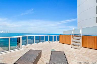 Main picture of Trump Royale Condo