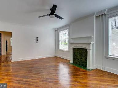 Main picture of 10 E James St