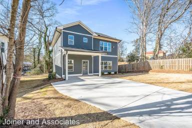 Main picture of 200 Colima Ave