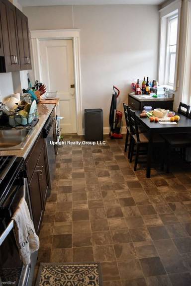 Main picture of 170 Kelton St