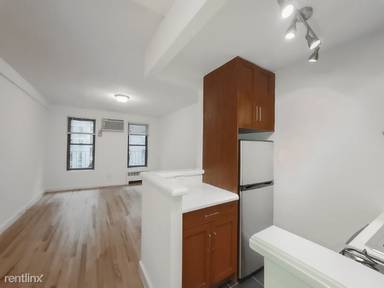 Main picture of 226 E 74th St