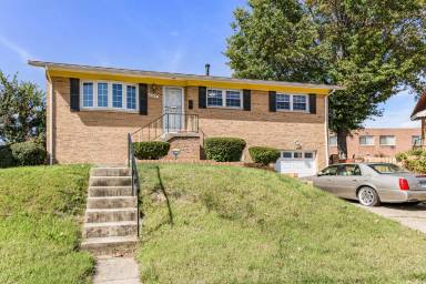 Main picture of 5544 4th St NE