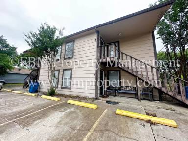 Main picture of 2608 W Sycamore Ave