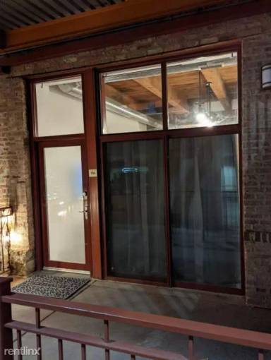 Main picture of 1061 W 16th St