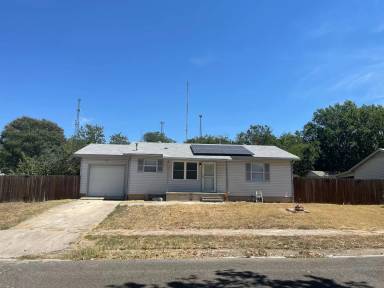 Main picture of 704 W Lincoln Ave