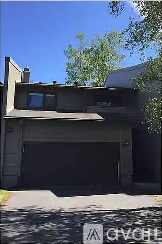 Main picture of 7851 Highlander Dr