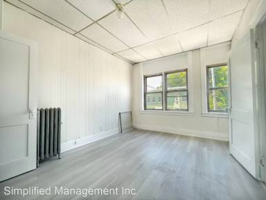 Main picture of 98 Main St