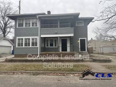 Main picture of 2266 1/2 Warren St