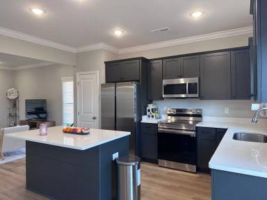 Main picture of 437 Bellingham Dr NE