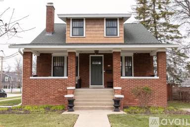 Main picture of 718 S Prospect Ave