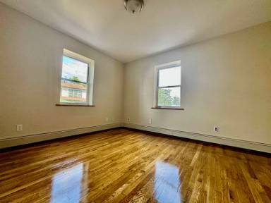 Main picture of 440 S 4th Ave
