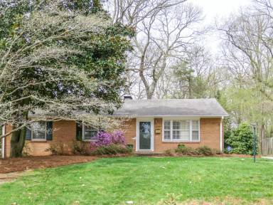 Main picture of 210 Anita Dr