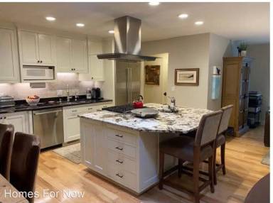 Main picture of 245 Inland Ln N