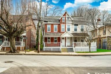 Main picture of 328 W Washington St