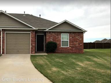 Main picture of 3401 E Gillette St