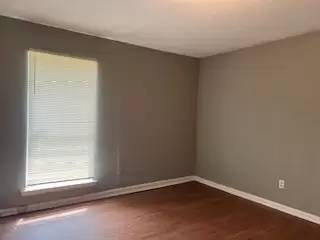 Main picture of 803 Mercedes St